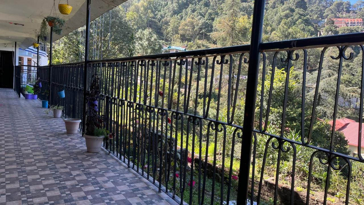 Sunrise View Homestay Kasauli Eksteriør billede